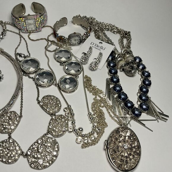 Assorted Costume Jewelry Lot With Necklaces Bracelets Earrings and rings - Picture 3 of 3